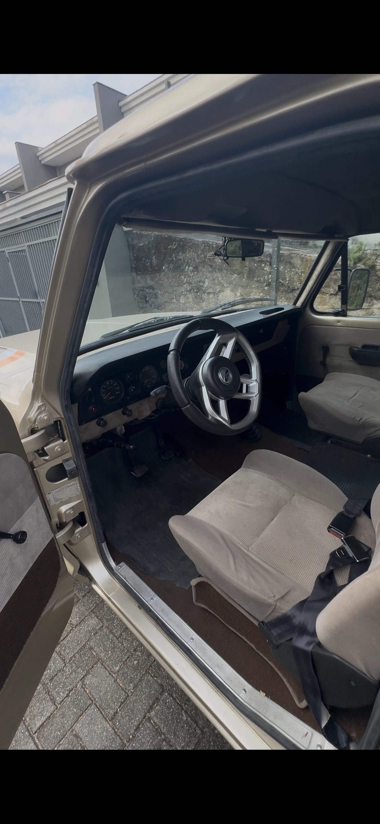 F1000 interior painel